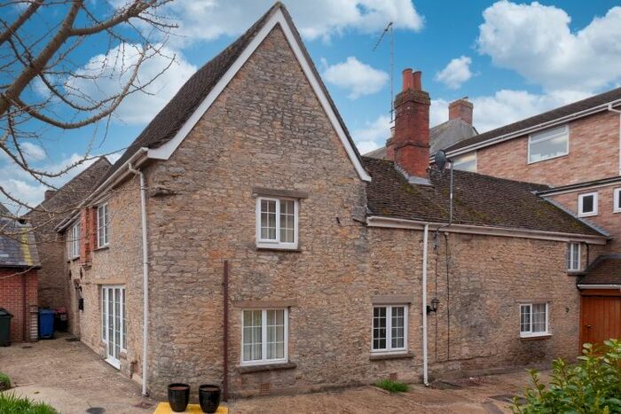 2 Bedroom Cottage To Rent In Victoria Court, Bicester, OX26