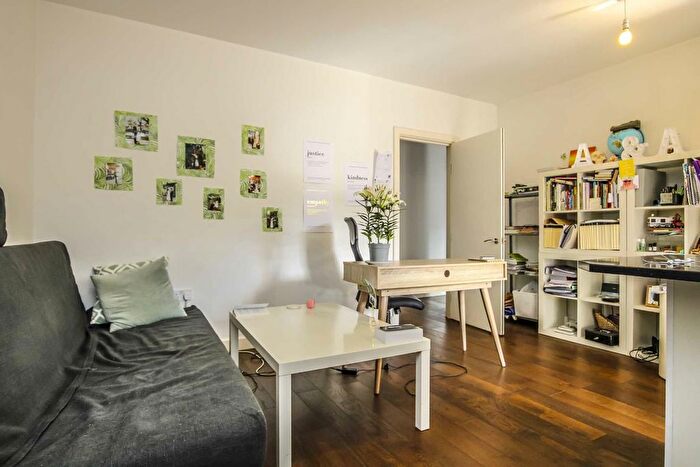 1 Bedroom Flat To Rent In Little St. James's Street, London, E1