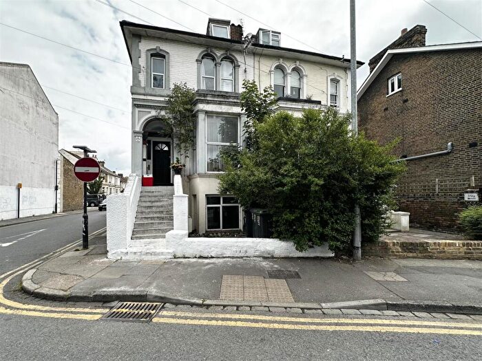 1 Bedroom Flat To Rent In Darnley Road, Gravesend, Kent, DA11