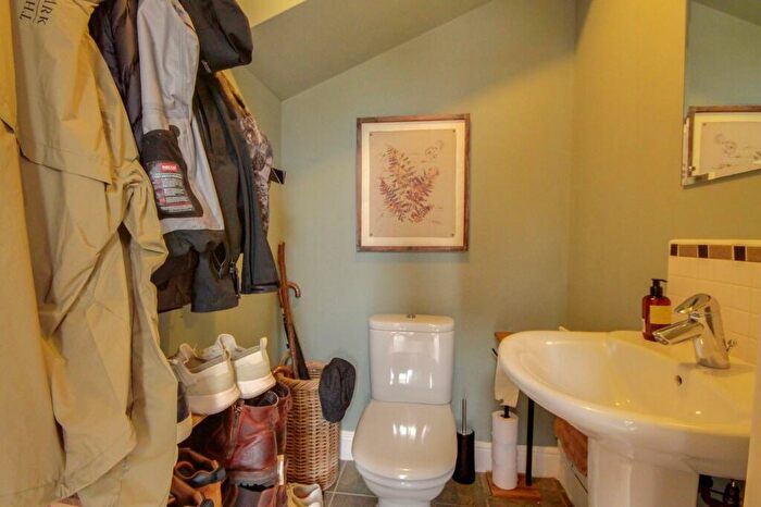 3 Bedroom Terraced House For Sale In Tanners Cross, Haywards Heath, RH16