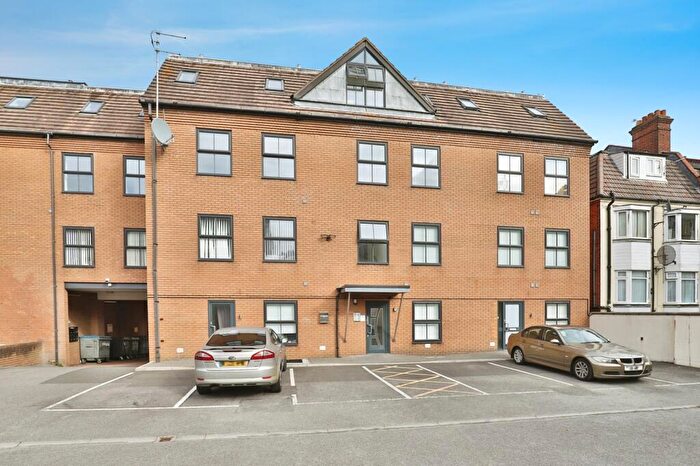 1 Bedroom Flat For Sale In Norwich Avenue West, Bournemouth, Dorset, BH2