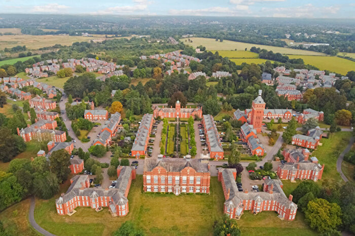 2 Bedroom Flat For Sale In West Hall, Napsbury Pk, St. Albans, AL2