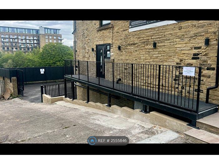 2 Bedroom Flat To Rent In Birds Royd Lane, Brighouse, HD6