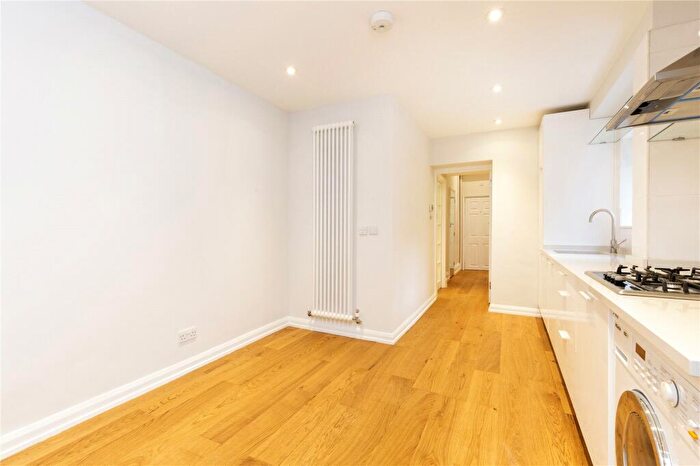 2 Bedroom Apartment To Rent In Highbury Park, Highbury, Islington, London, N5