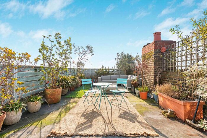 4 Bedroom Flat For Sale In Cowley Mansions, Mortlake, SW14