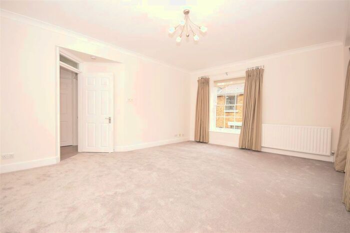 2 Bedroom Flat To Rent In Water Lane, Richmond, TW9