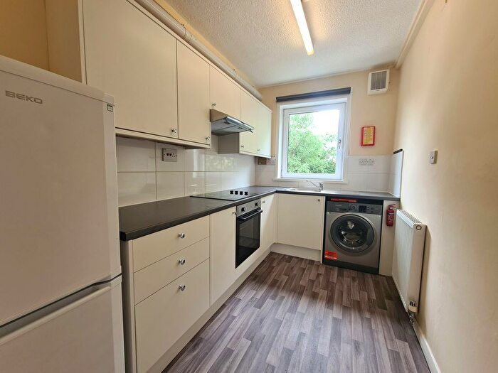 2 Bedroom Flat To Rent In West Pilton Crossway, Pilton, Edinburgh, EH4