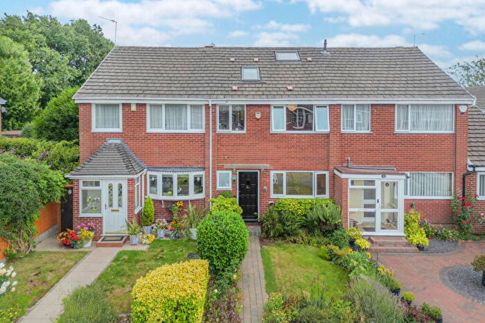 4 Bedroom Terraced House For Sale In Foxland Close, Cheswick Green, B90