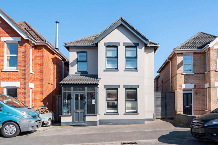 4 Bedroom Detached House To Rent In Ashbourne Road, Southbourne, Bournemouth, Dorset, BH5