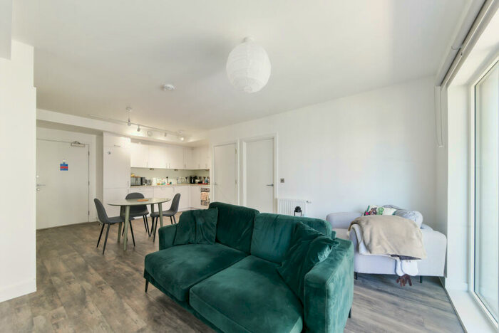 2 Bedroom Apartment To Rent In Millet Place, Pontoon Dock London, E16