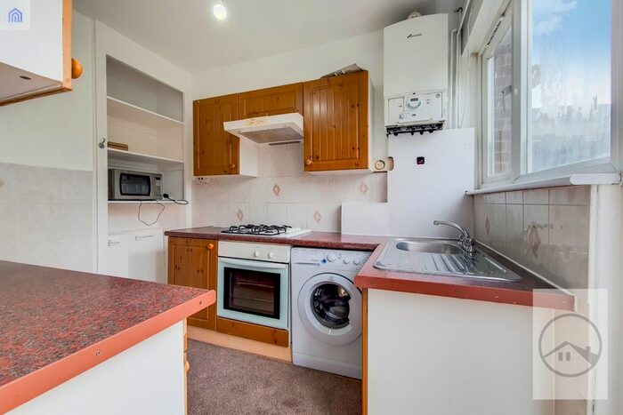 3 Bedroom End Of Terrace House To Rent In De Montfort Road, Streatham, SW16