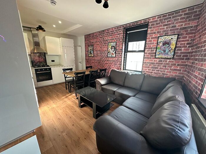 6 Bedroom Flat To Rent In Tamworth Street, London, SW6