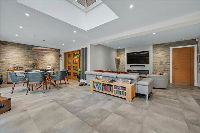 5 Bedroom Detached House For Sale In Waterperry Lane, Chobham, Woking, GU24