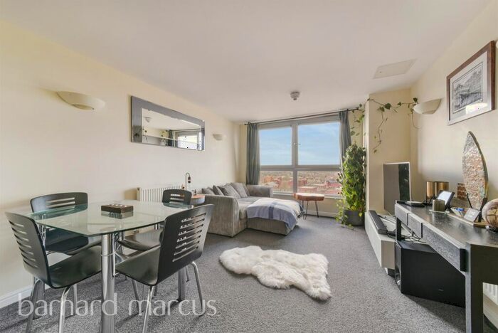 2 Bedroom Flat For Sale In Throwley Way, Sutton, SM1
