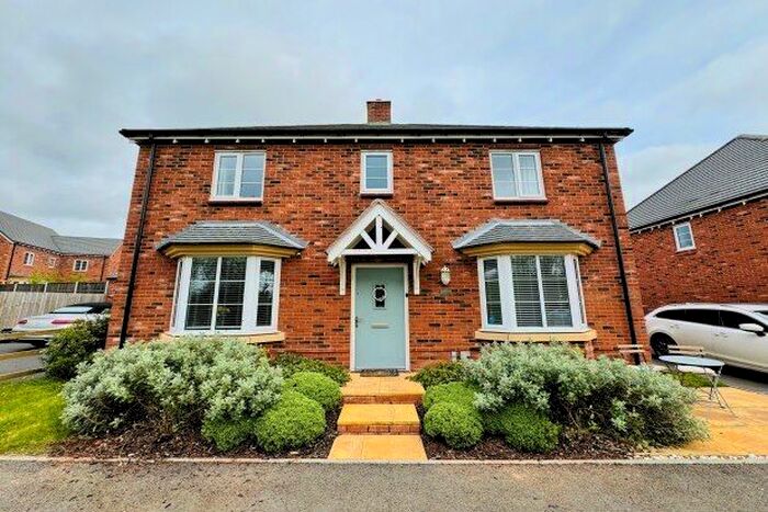 4 Bedroom Property To Rent In The Locks, Southam, CV47