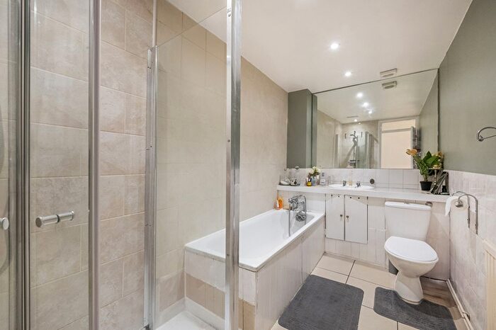 2 Bedroom Flat For Sale In East Dulwich Grove, East Dulwich, SE22