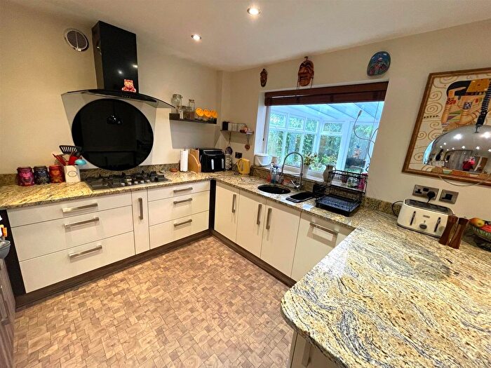 3 Bedroom Detached House For Sale In Pewfist Green, Westhoughton, Bolton, BL5