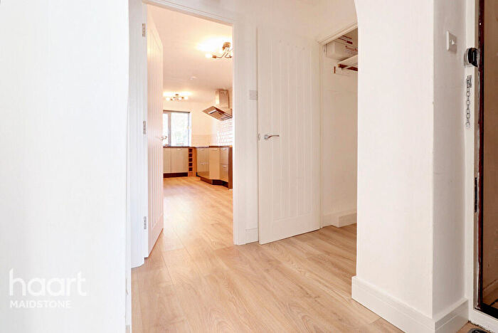 2 Bedroom Apartment For Sale In Buckland Hill, Maidstone, ME16