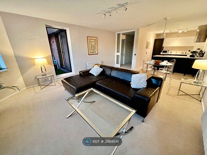 1 Bedroom Flat To Rent In Riverside Court, London, SW8