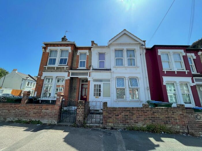 2 Bedroom Flat To Rent In Eastcombe Avenue, Charlton, SE7