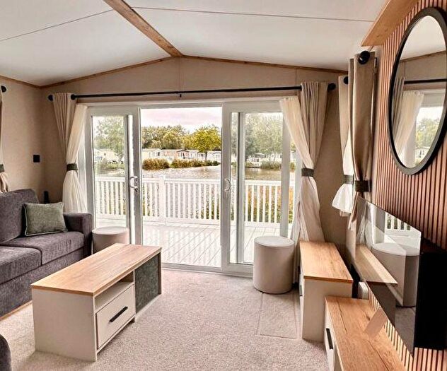 3 Bedroom Park Home For Sale In Hoburne Cotswold, GL7