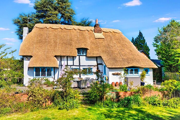 3 Bedroom Cottage For Sale In Aylesbury Road, Bierton, HP22