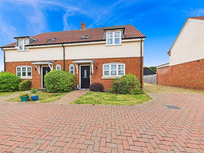 3 Bedroom Semi-Detached House For Sale In Brook Farm Chase, Little Staughton, Bedford, MK44