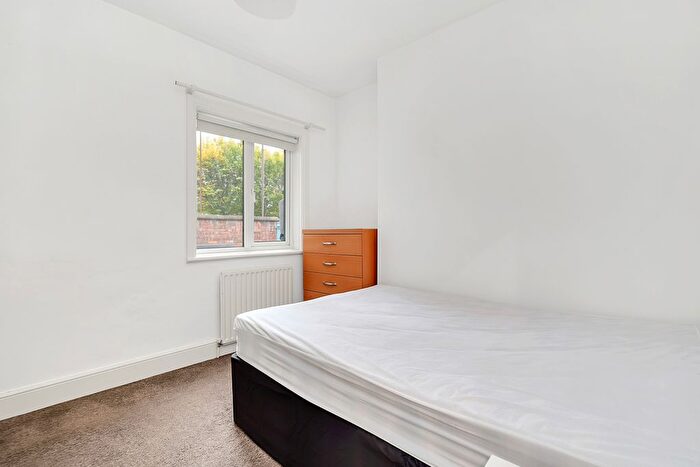 4 Bedroom Terraced House To Rent In Strickland Row, Earlsfield, SW18