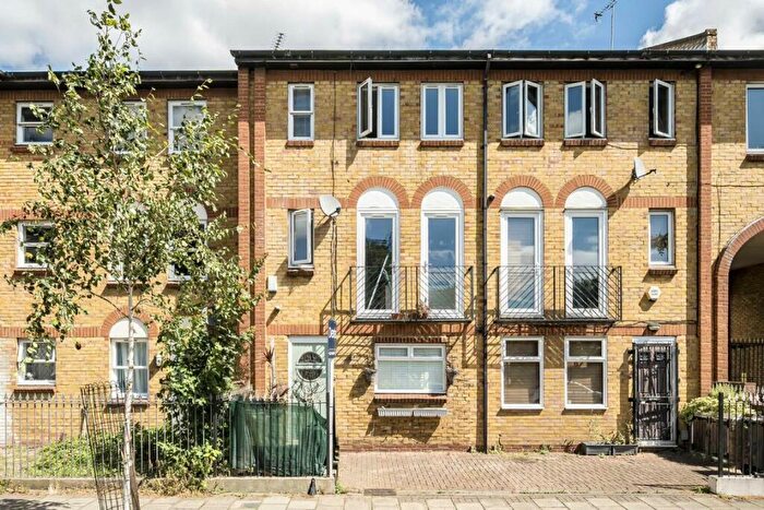 4 Bedroom Terraced House To Rent In Tottenham Road, Islington, N1