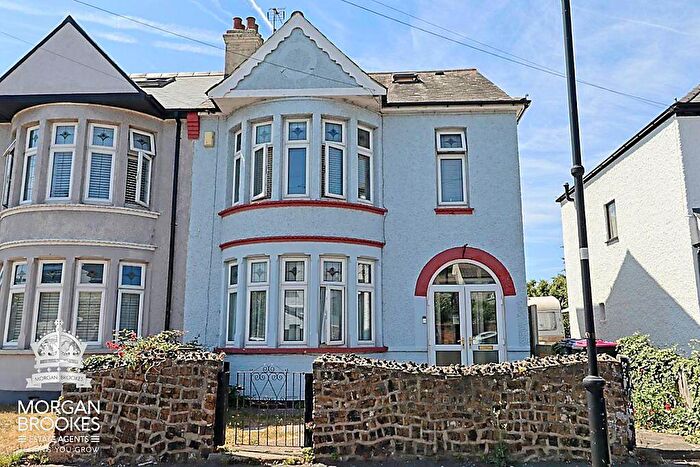 4 Bedroom Semi-Detached House For Sale In Linton Road, Southend-On-Sea, SS3