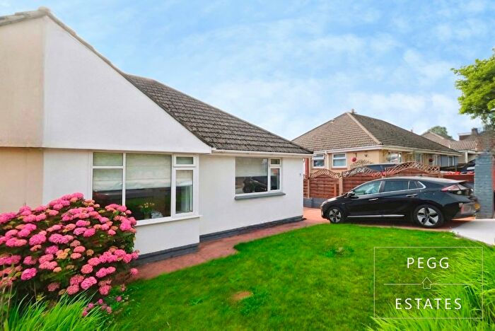 2 Bedroom Bungalow For Sale In Waterleat Avenue, Paignton, TQ3