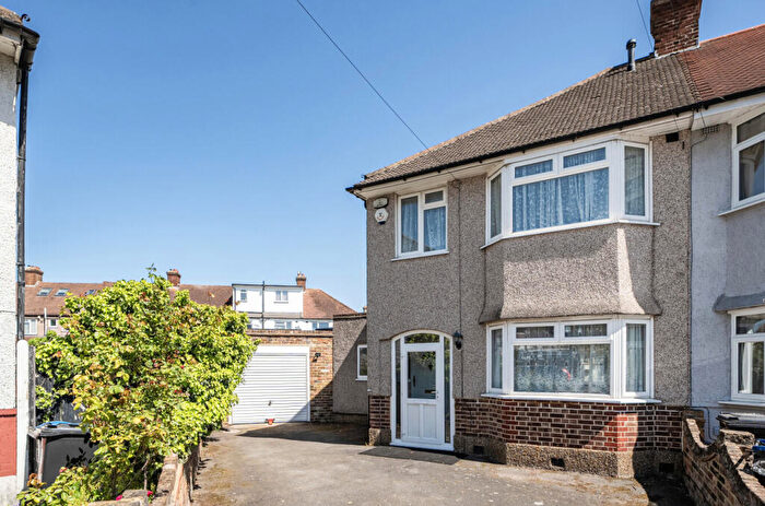 3 Bedroom End Of Terrace House For Sale In Vale Road, Mitcham, CR4