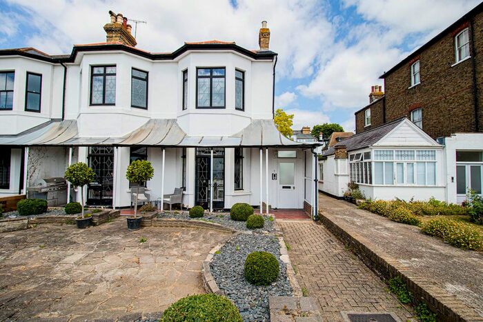 2 Bedroom Flat To Rent In Clifftown Parade, Southend-On-Sea, SS1