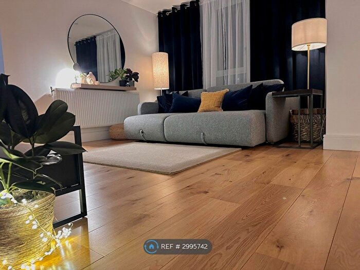 1 Bedroom Flat To Rent In Emily St, London, E16