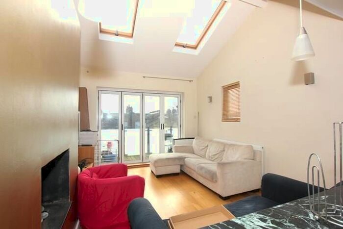 2 Bedroom Flat To Rent In Hanley Road, Stroud Green, N4