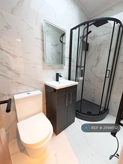 1 Bedroom Flat To Rent In Tudor House, Brighouse, HD6