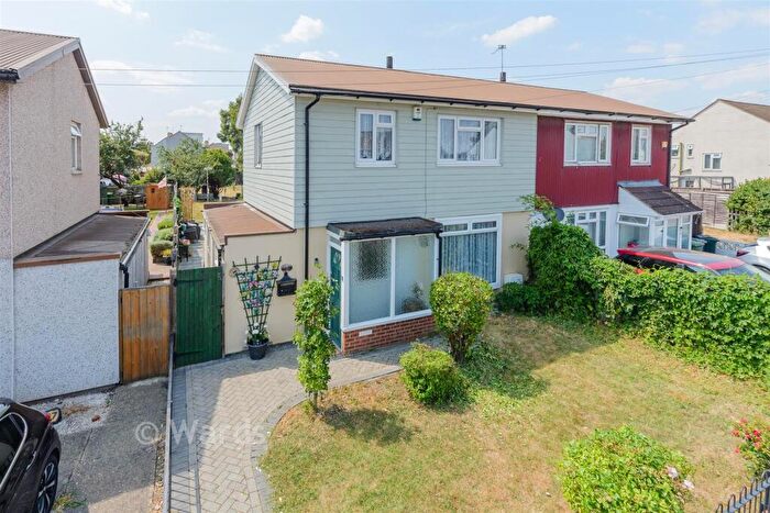 3 Bedroom Semi-Detached House For Sale In Kingsley Avenue, Dartford, Kent, DA1