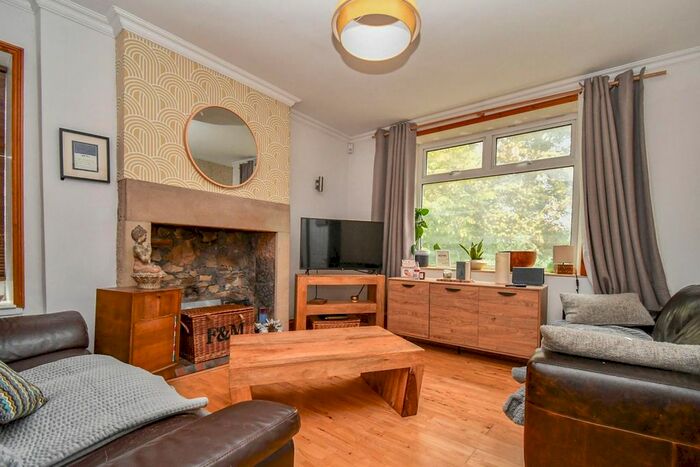 2 Bedroom End Of Terrace House To Rent In Park View, Yeadon, Leeds, LS19