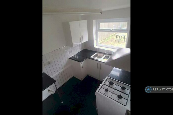 3 Bedroom Semi-Detached House To Rent In Henry Road, Birmingham, B25