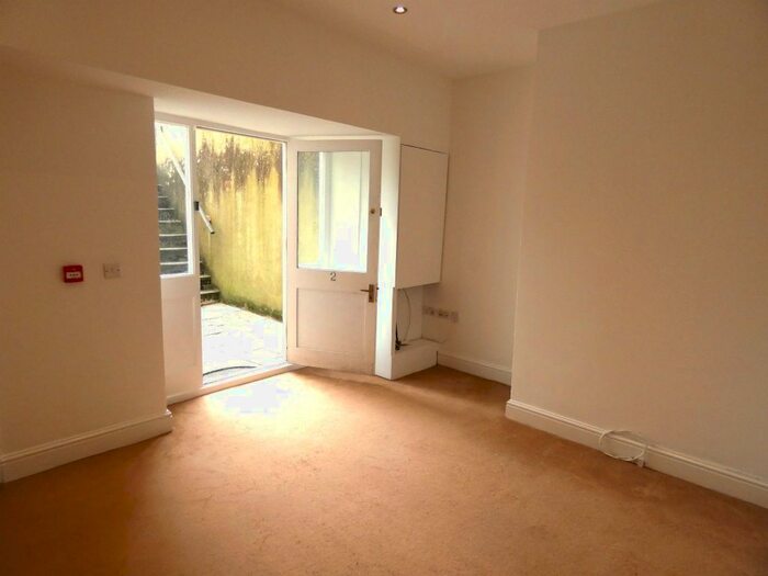 1 Bedroom Flat To Rent In London Road, GL52