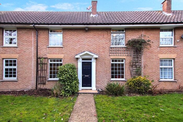 3 Bedroom Terraced House For Sale In Church Lane, Basildon, SS13