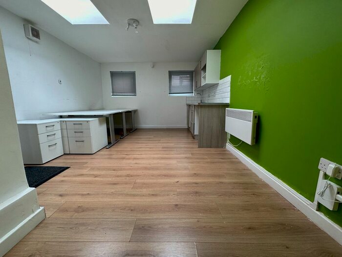 1 Bedroom Flat To Rent In Station Road, Addlestone, KT15