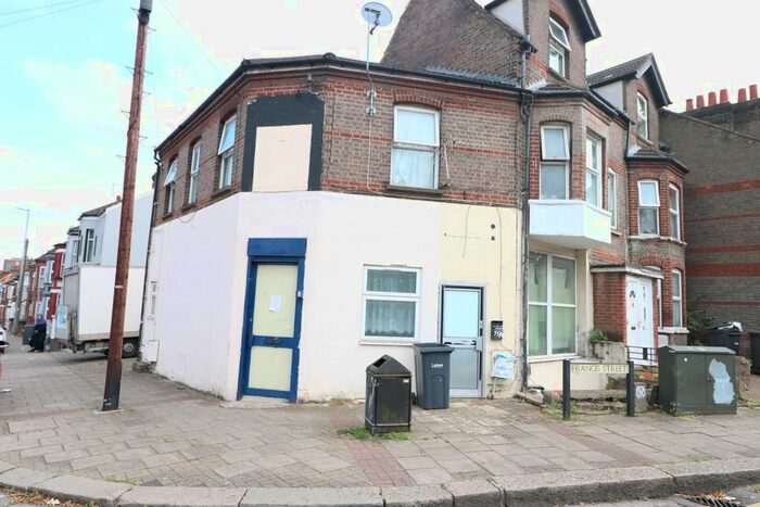 Property To Rent In Crawley Road, Luton, LU1