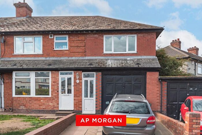 5 Bedroom Semi Detached House For Sale In Kelby Road, Birmingham, West Midlands, B31