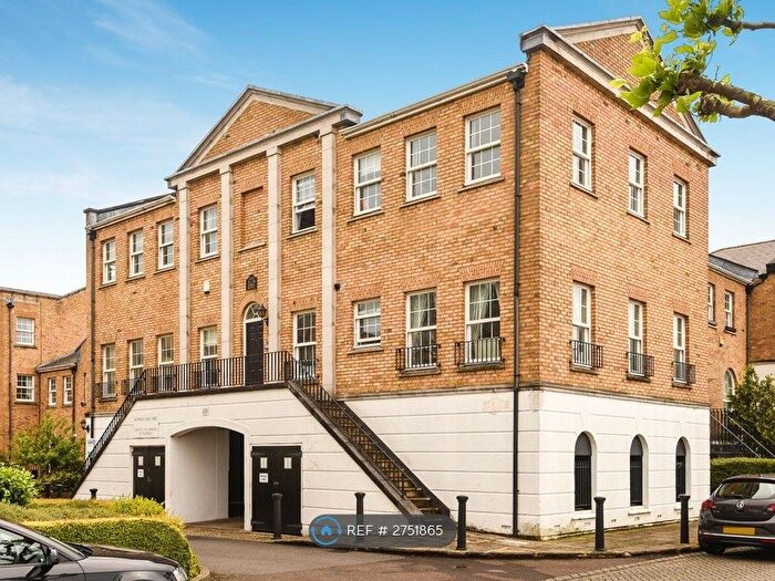 2 Bedroom Flat To Rent In Sophia Square, London, SE16