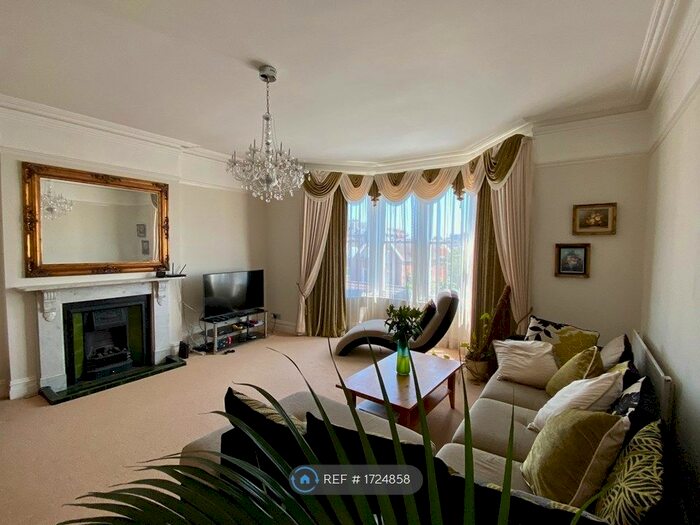 2 Bedroom Flat To Rent In First Floor, Bristol, BS8