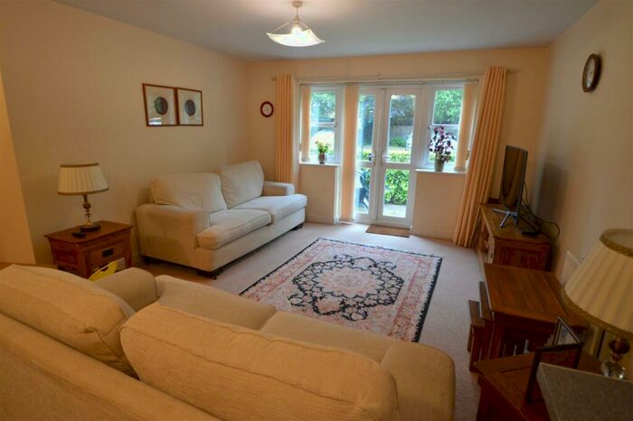 2 Bedroom Flat To Rent In Stanley Road, Whalley Range, Manchester, M16