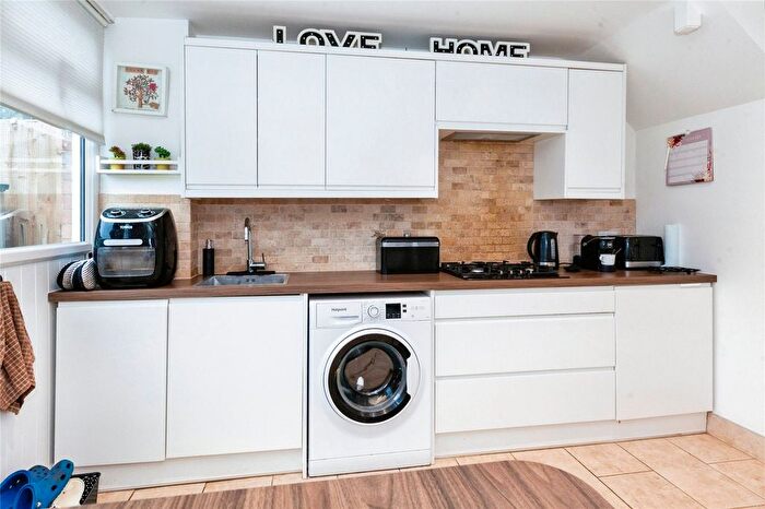 3 Bedroom End Of Terrace House For Sale In Sunderland Road, Maidenhead, Berkshire, SL6