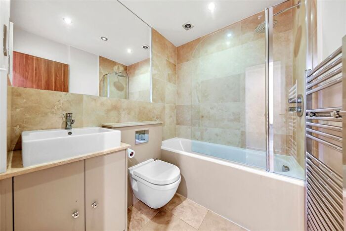 2 Bedroom Flat To Rent In Camden Road, London, NW1