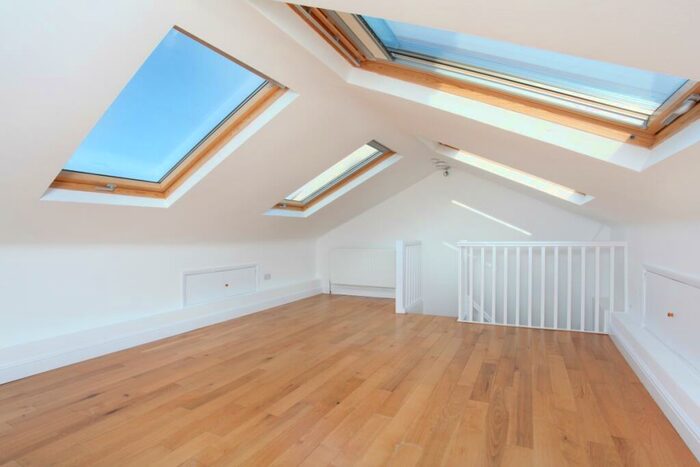 2 Bedroom Duplex To Rent In Kings Road Windsor, SL4